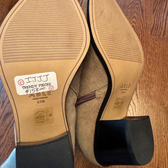 Women’s Able Dorset booties, new in box - Picture 3 of 8